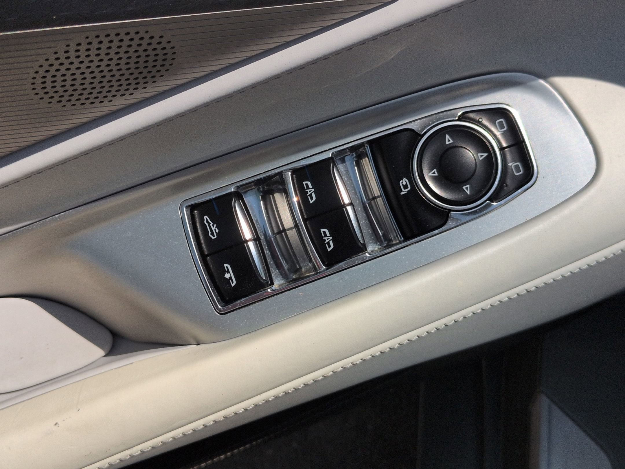 Used 2023 Chevrolet Corvette Stingray Premium Conv w/ Z51 Performance Package RWD image 14