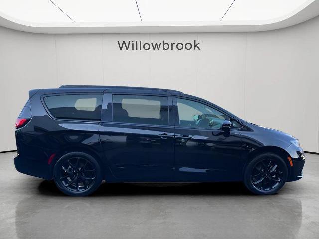 Used 2025 Chrysler Pacifica Limited FWD image 6