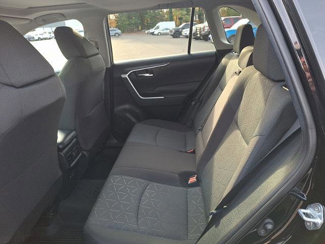 Used 2021 Toyota RAV4 XLE w/ Convenience Package image 10