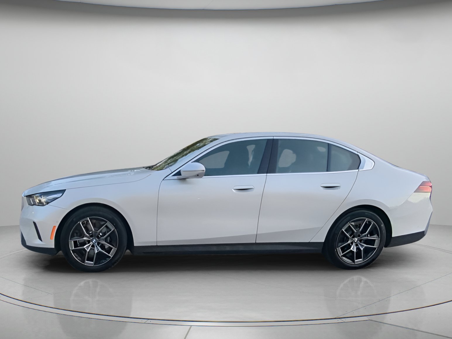 Used 2026 BMW 530i RWD image 16