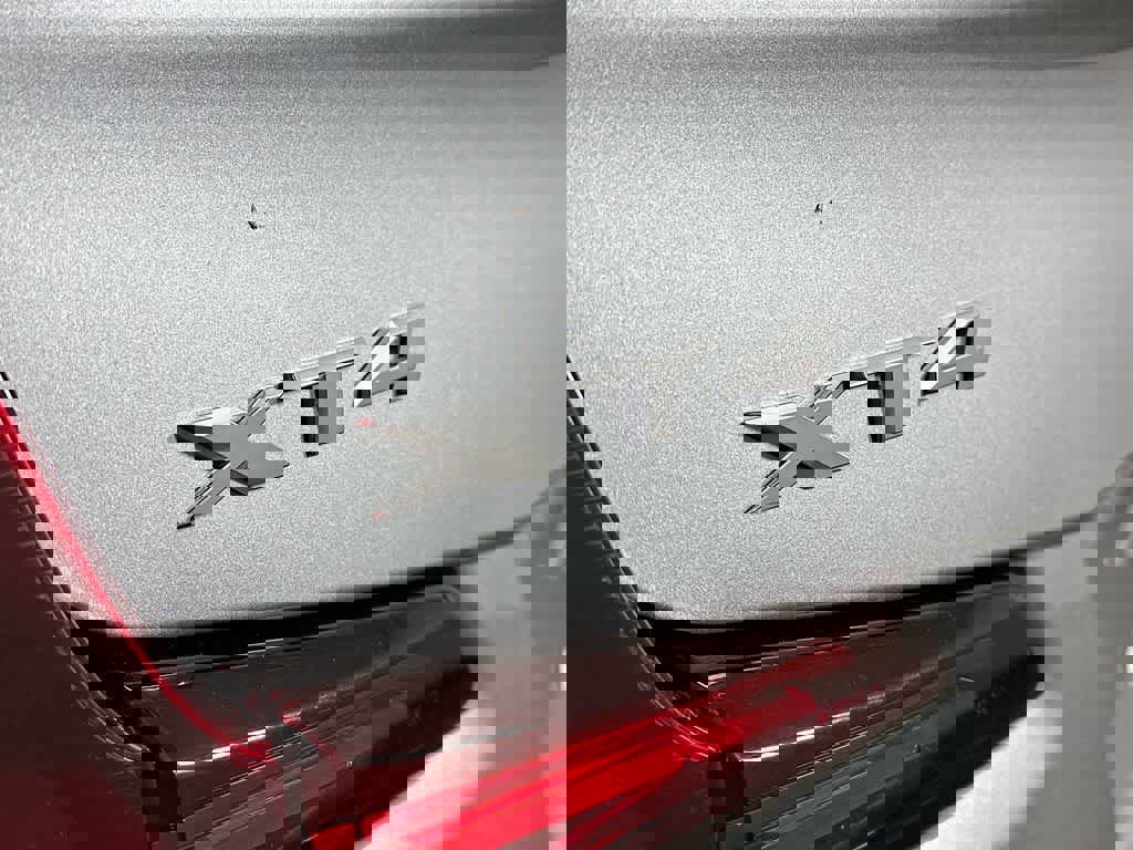 Used 2025 Cadillac XT4 Premium Luxury image 10