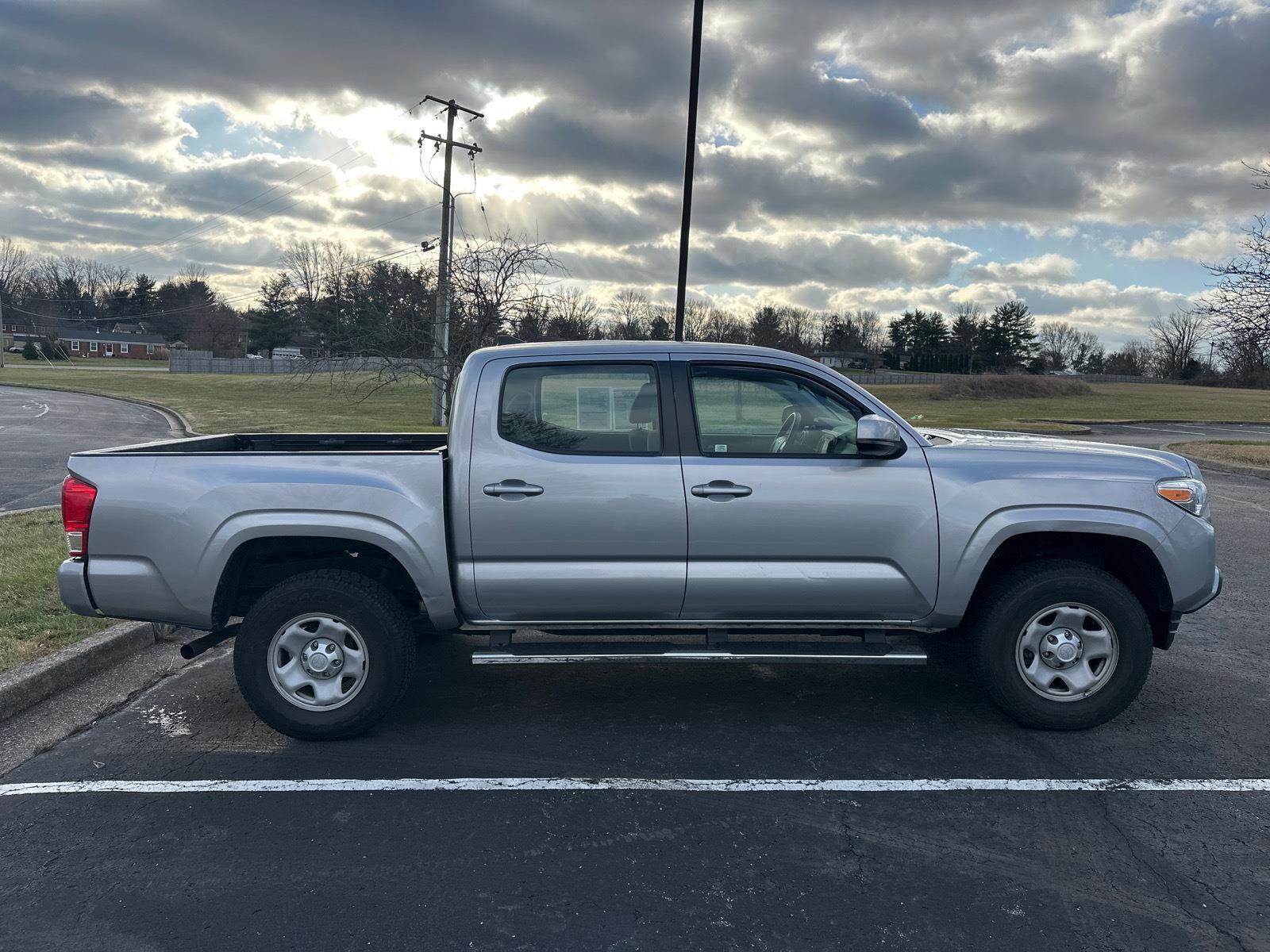 Used 2017 Toyota Tacoma SR image 2