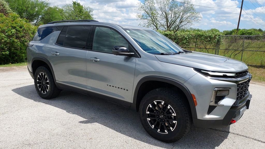 Used 2025 Chevrolet Traverse Z71 w/ Driver Confidence Package image 1