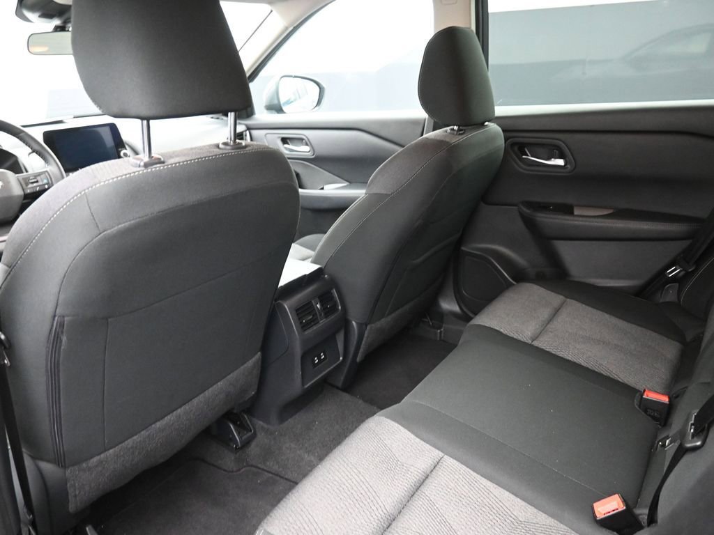 Used 2025 Nissan Rogue SV AWD/4WD image 25