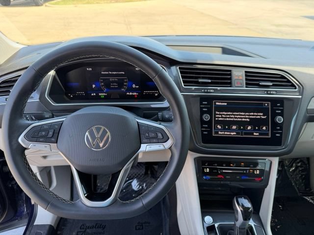 Used 2023 Volkswagen Tiguan SE w/ Panoramic Sunroof Package FWD image 15