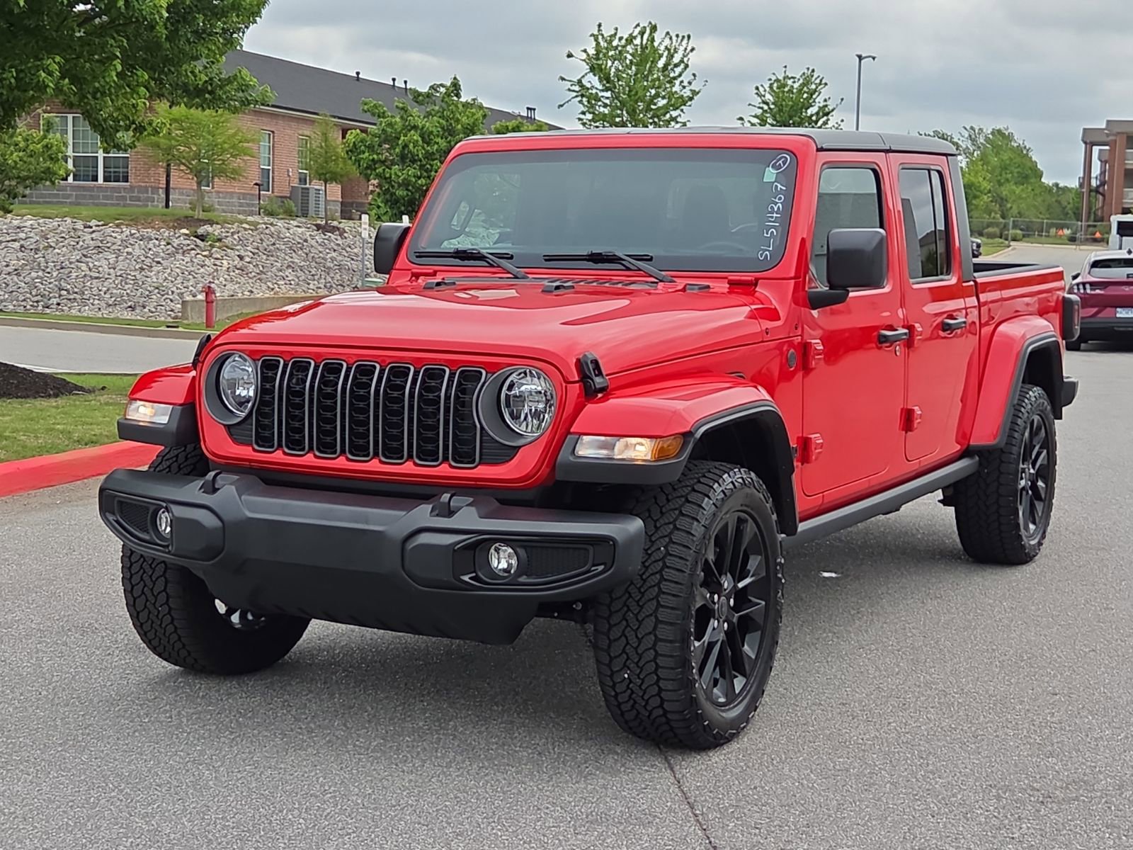 Used 2025 Jeep Gladiator Sport image 2