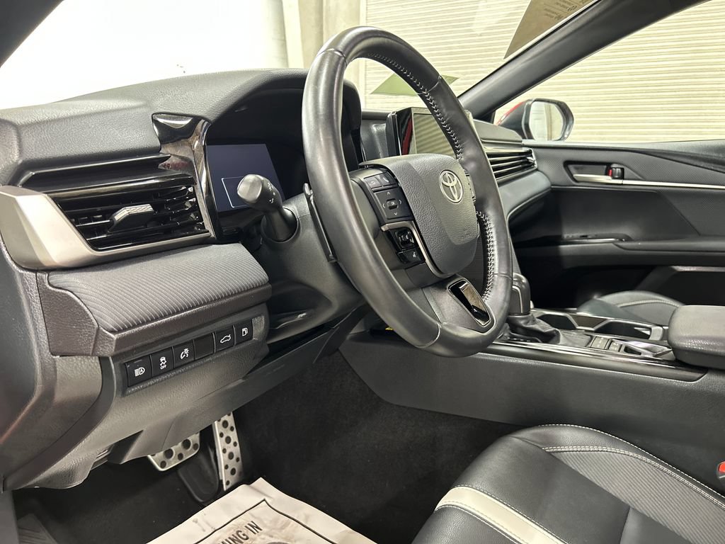 Used 2025 Toyota Camry SE FWD image 6