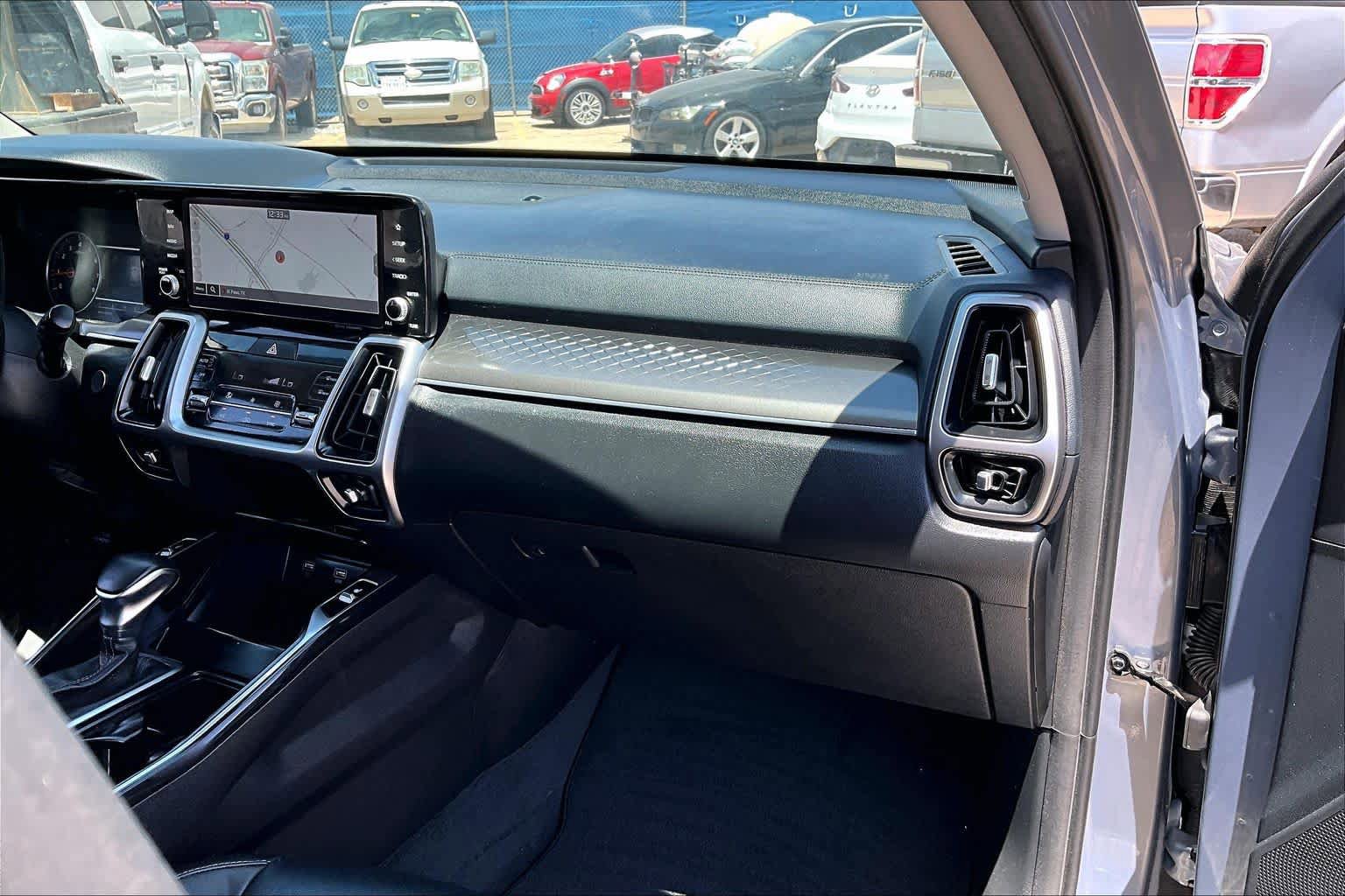 Used 2022 Kia Sorento S FWD image 17