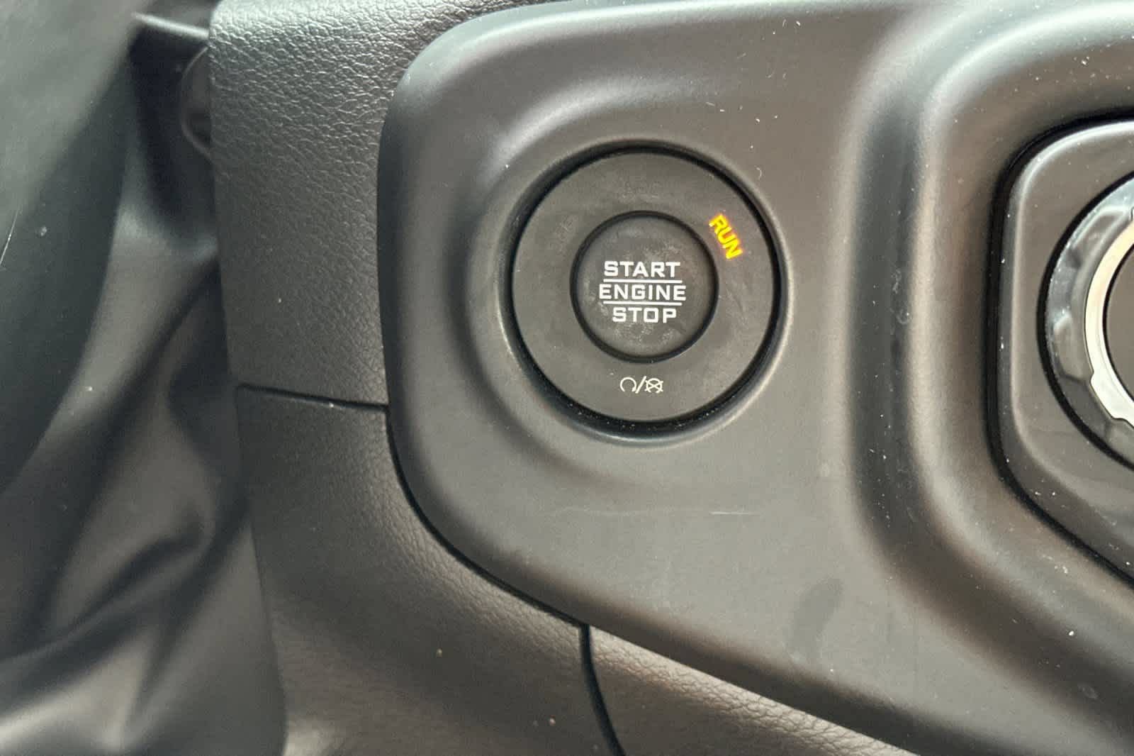 Used 2023 Jeep Wrangler Unlimited Sahara w/ Cold Weather Group AWD/4WD image 24