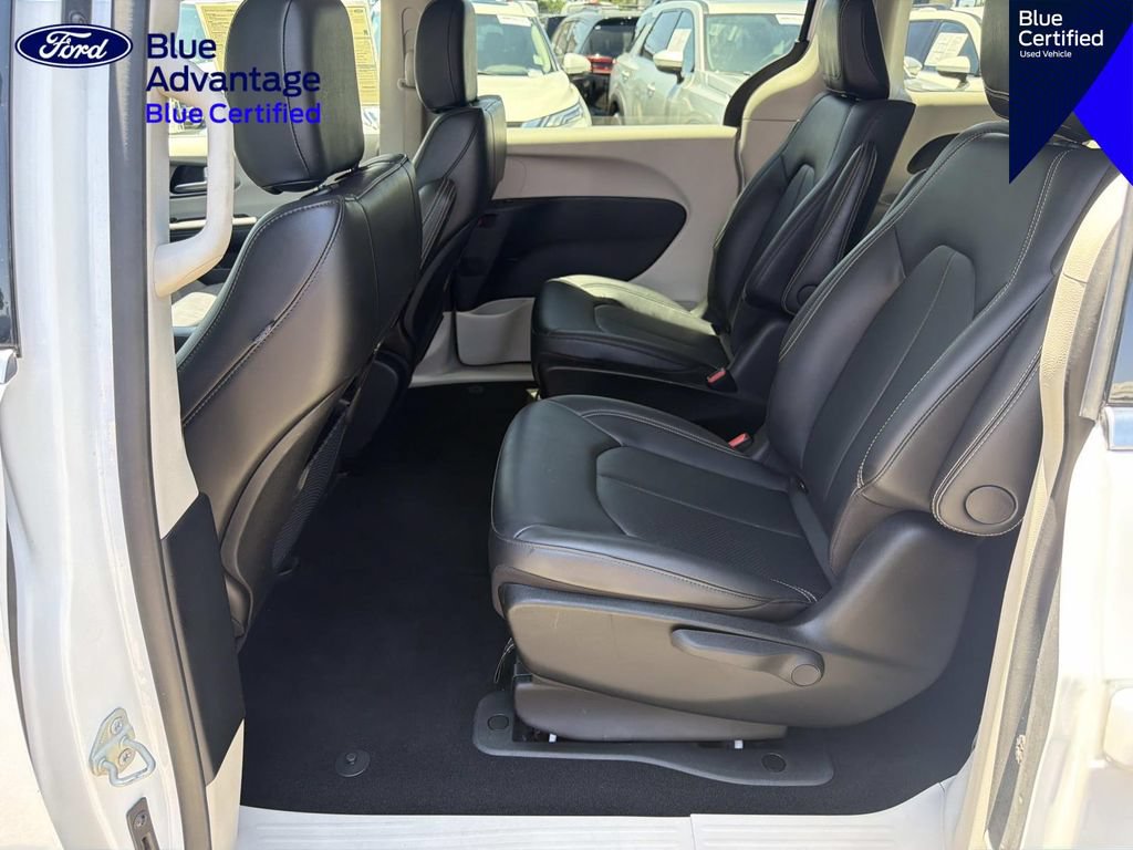 Used 2024 Chrysler Pacifica Limited FWD image 14