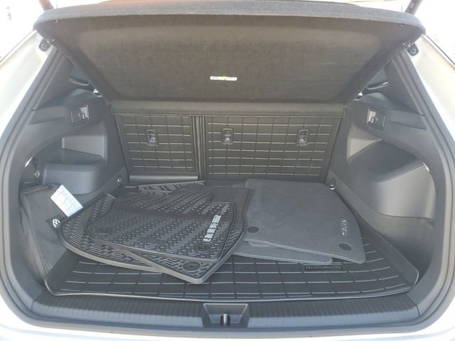 Used 2025 Volkswagen Tiguan SEL R-Line image 8