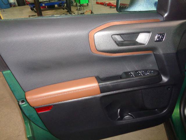 Certified 2025 Ford Bronco Sport Outer Banks w/ Outer Banks Tech Package+ AWD/4WD image 9
