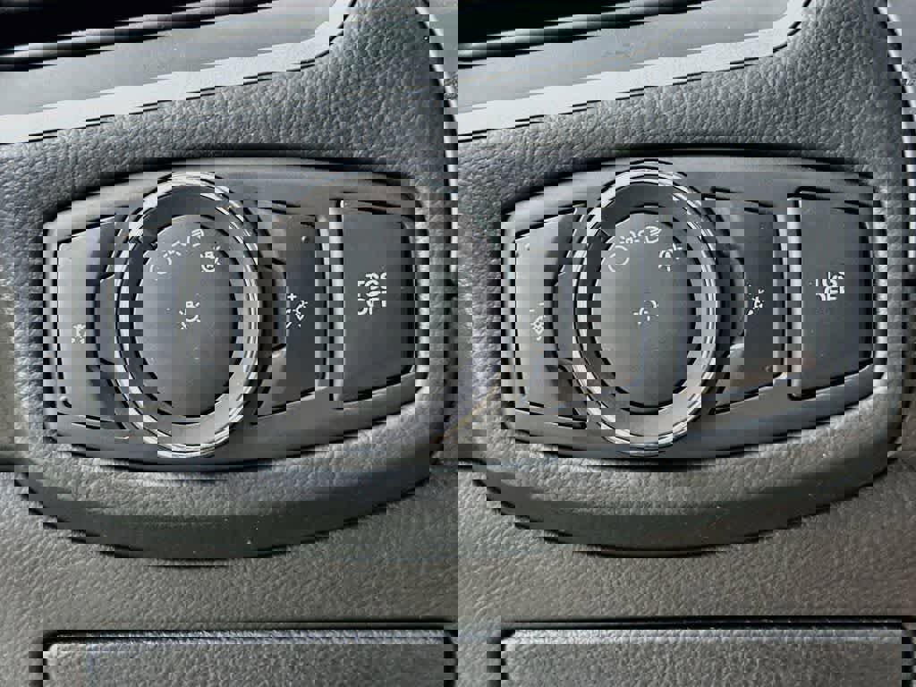 Certified 2019 Ford Edge SE FWD image 27