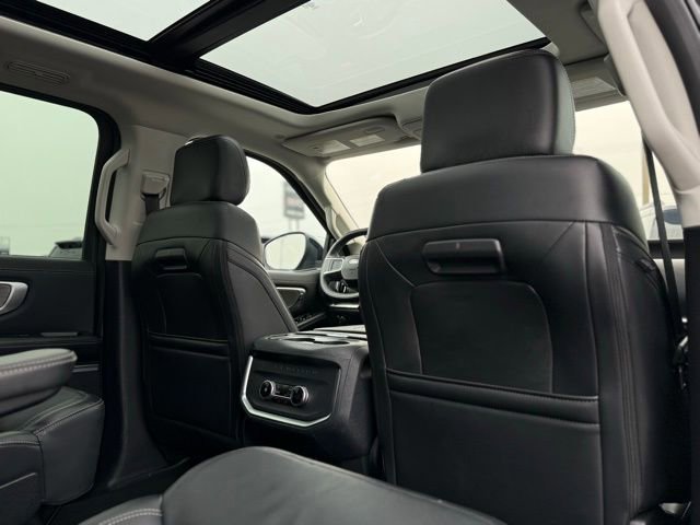 Certified 2025 Ford Expedition Platinum image 16