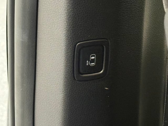Used 2023 Kia Carnival LX FWD image 36