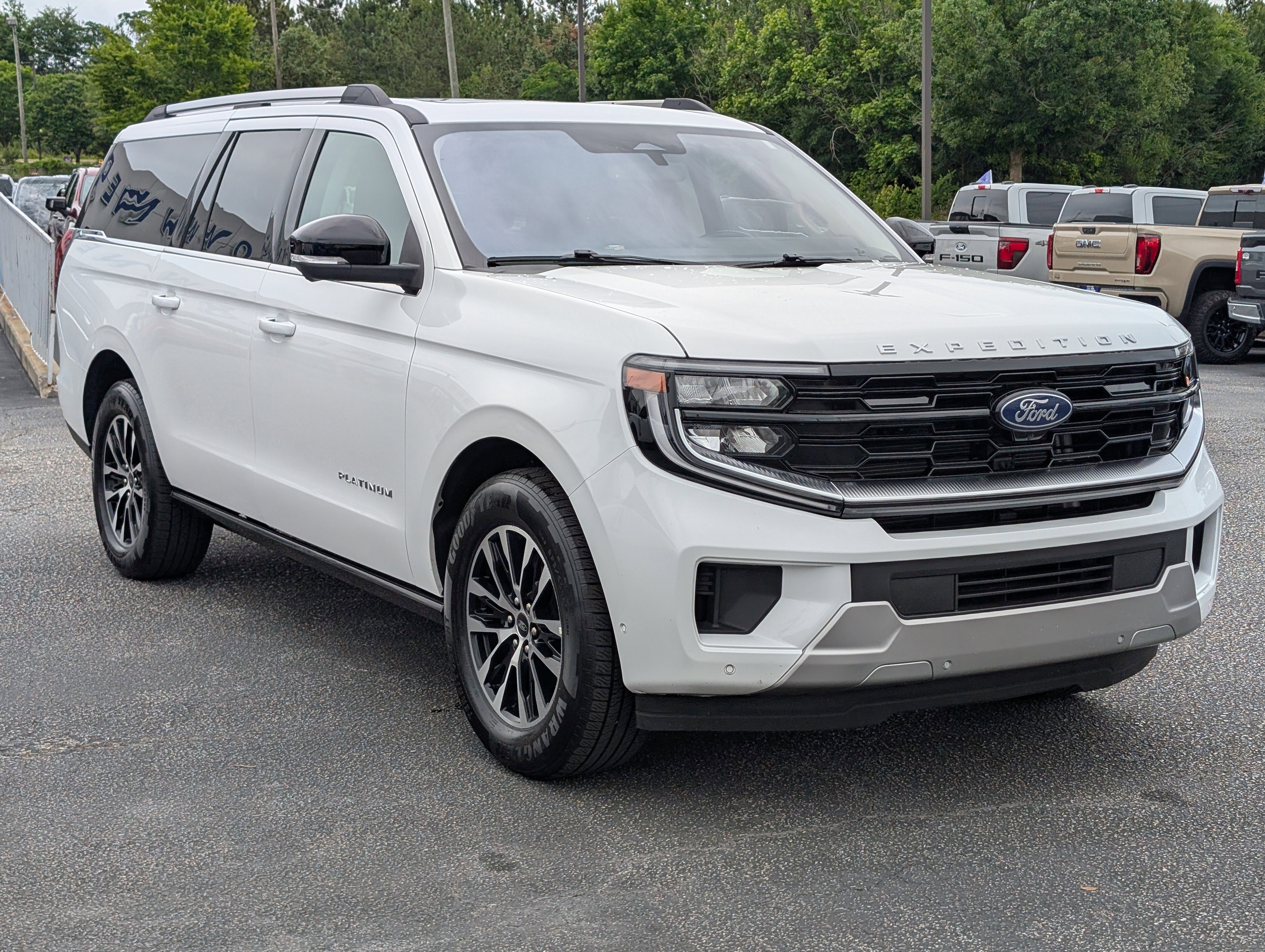 Certified 2025 Ford Expedition Max Platinum AWD/4WD image 4