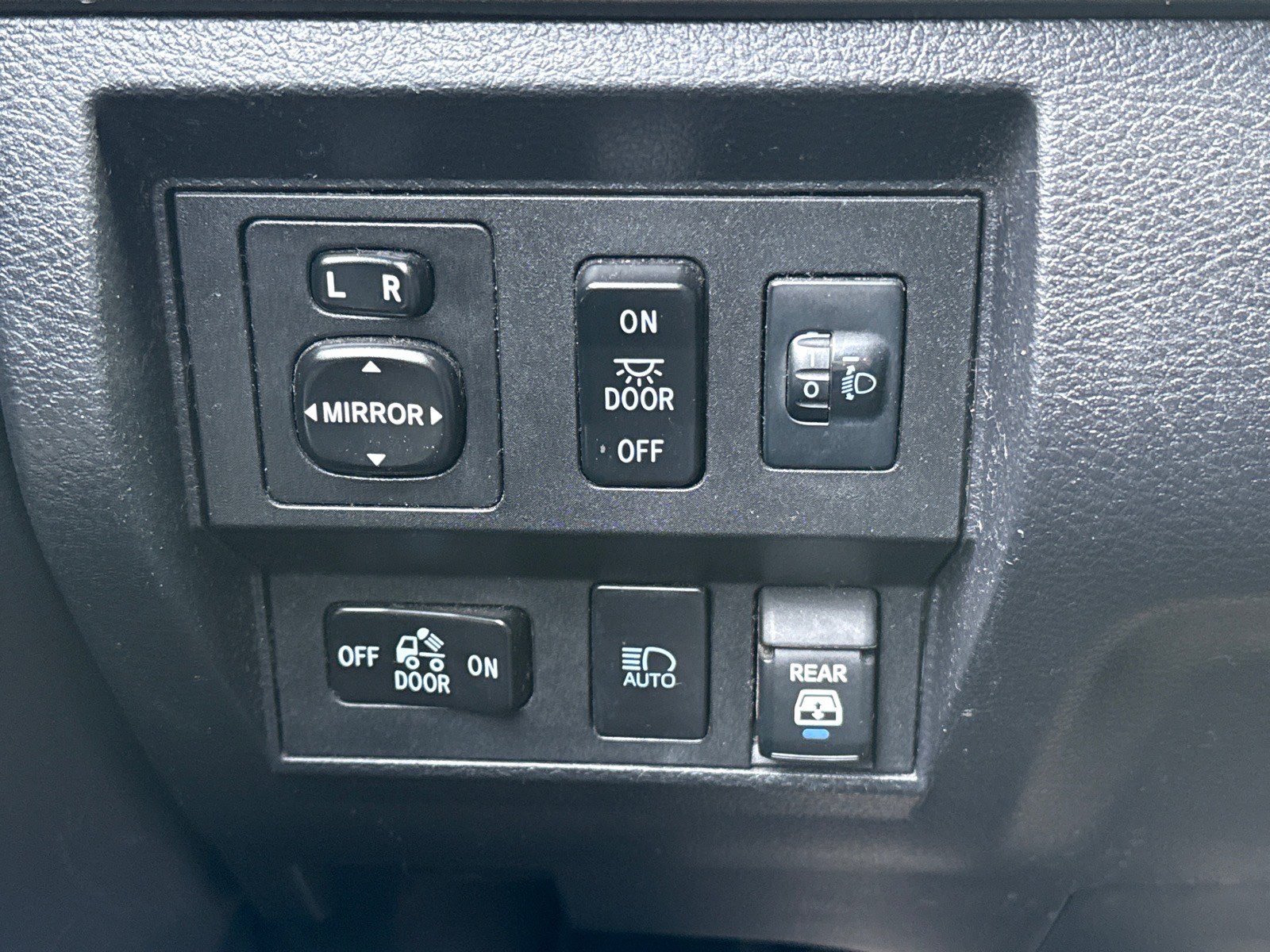 Used 2021 Toyota Tundra SR5 w/ SR5 Leather Package RWD image 22