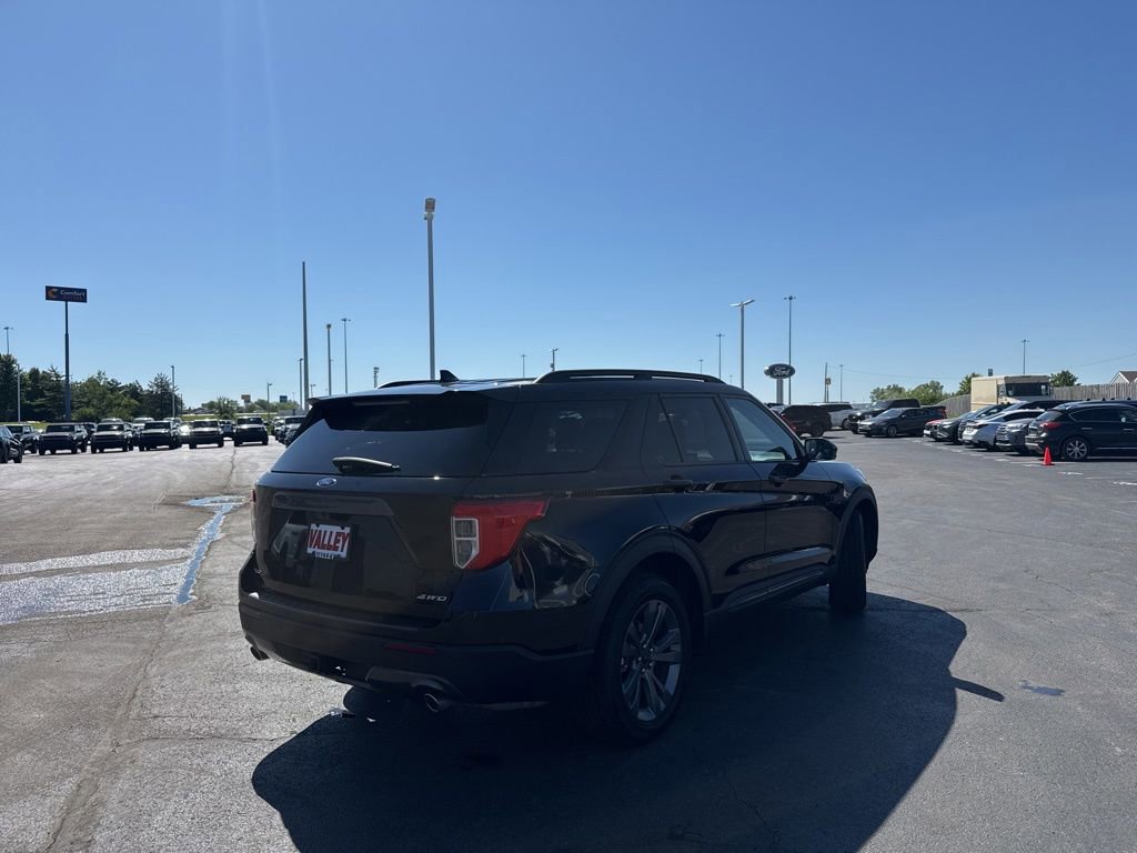 Certified 2023 Ford Explorer XLT w/ Equipment Group 202A AWD/4WD image 54