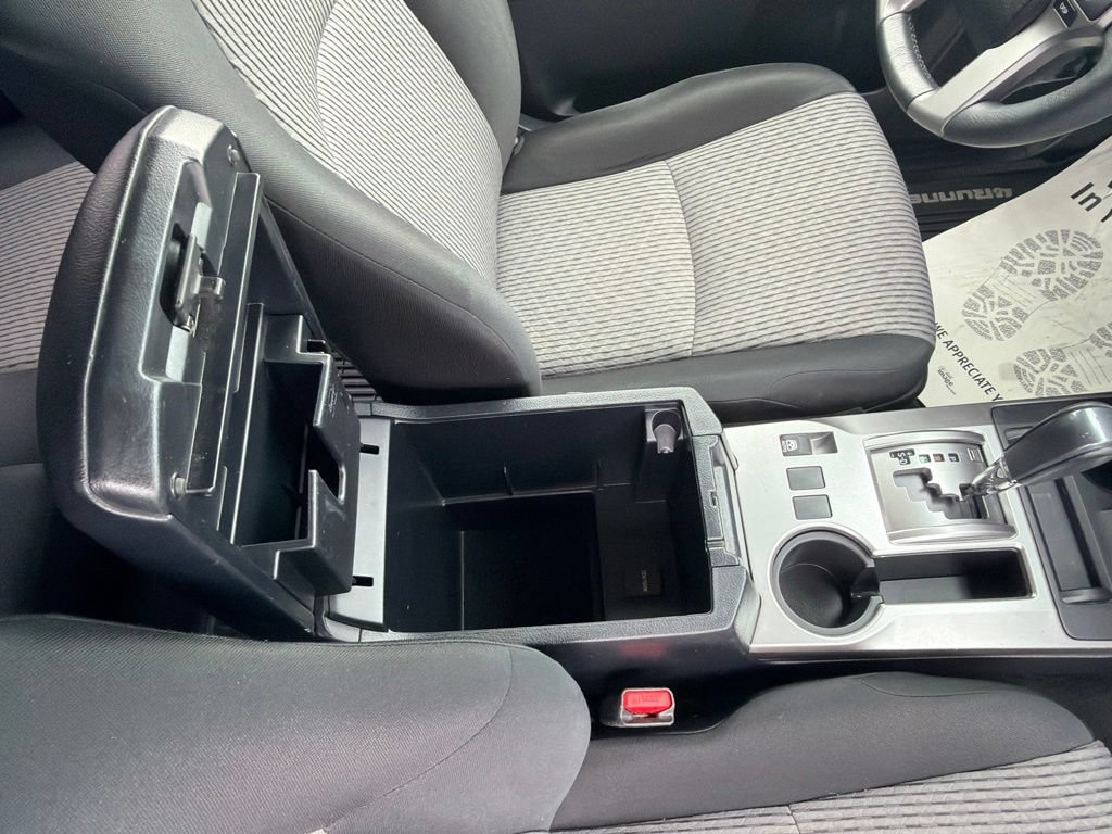 Used 2018 Toyota 4Runner SR5 AWD/4WD image 41