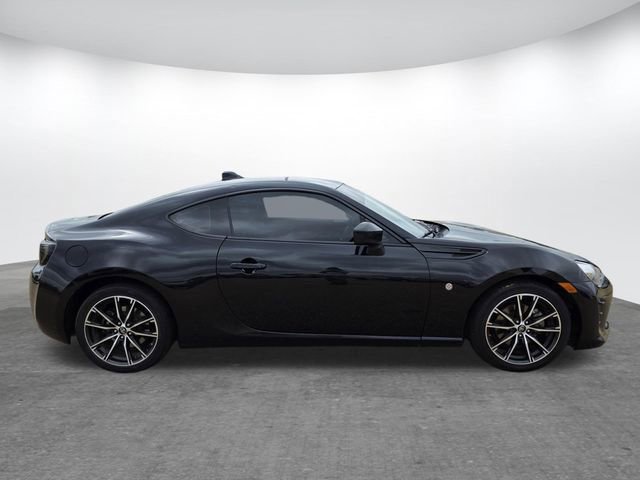 Used 2018 Toyota 86 Base image 5