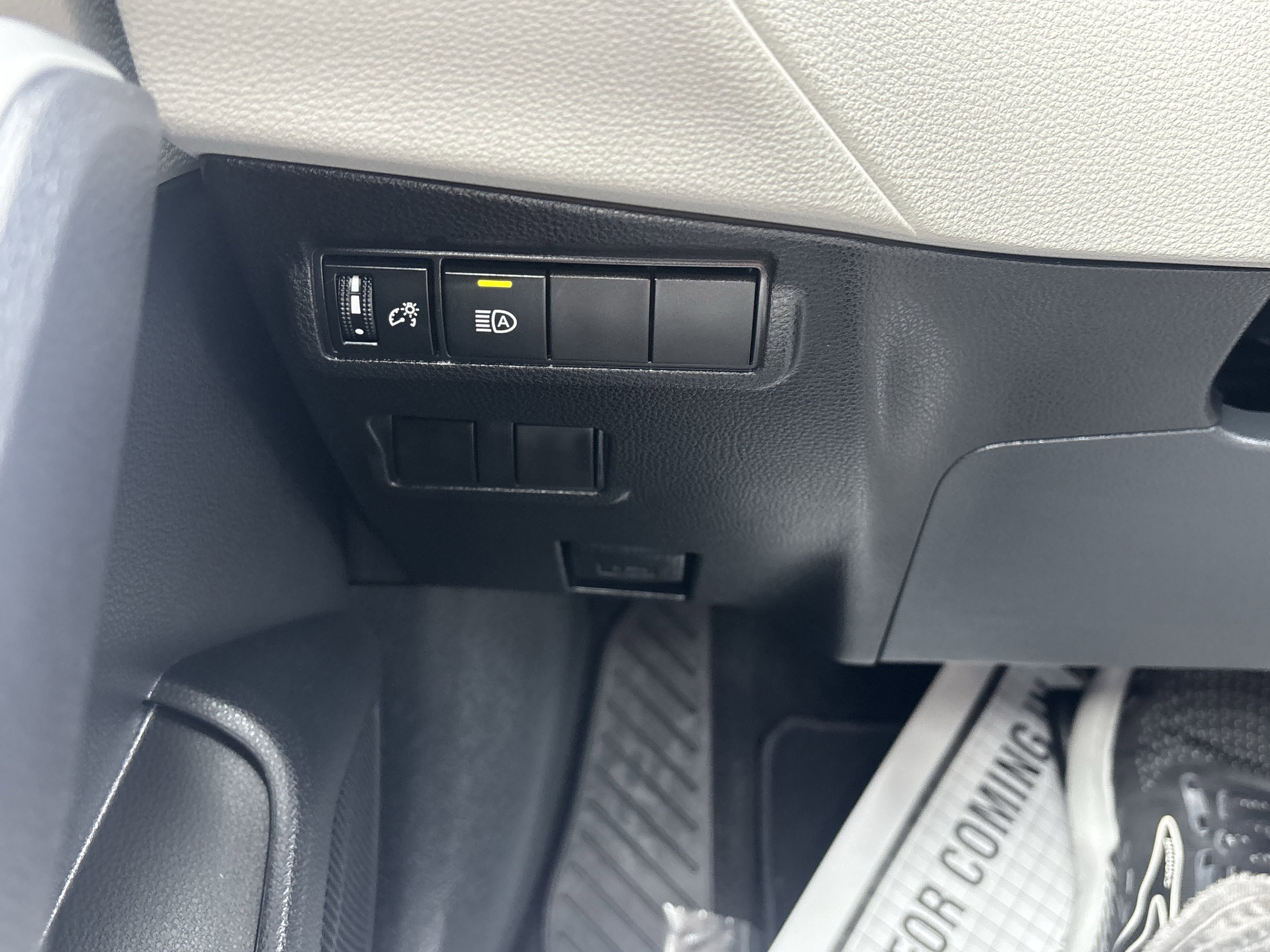 Used 2025 Toyota Corolla Cross L FWD image 11