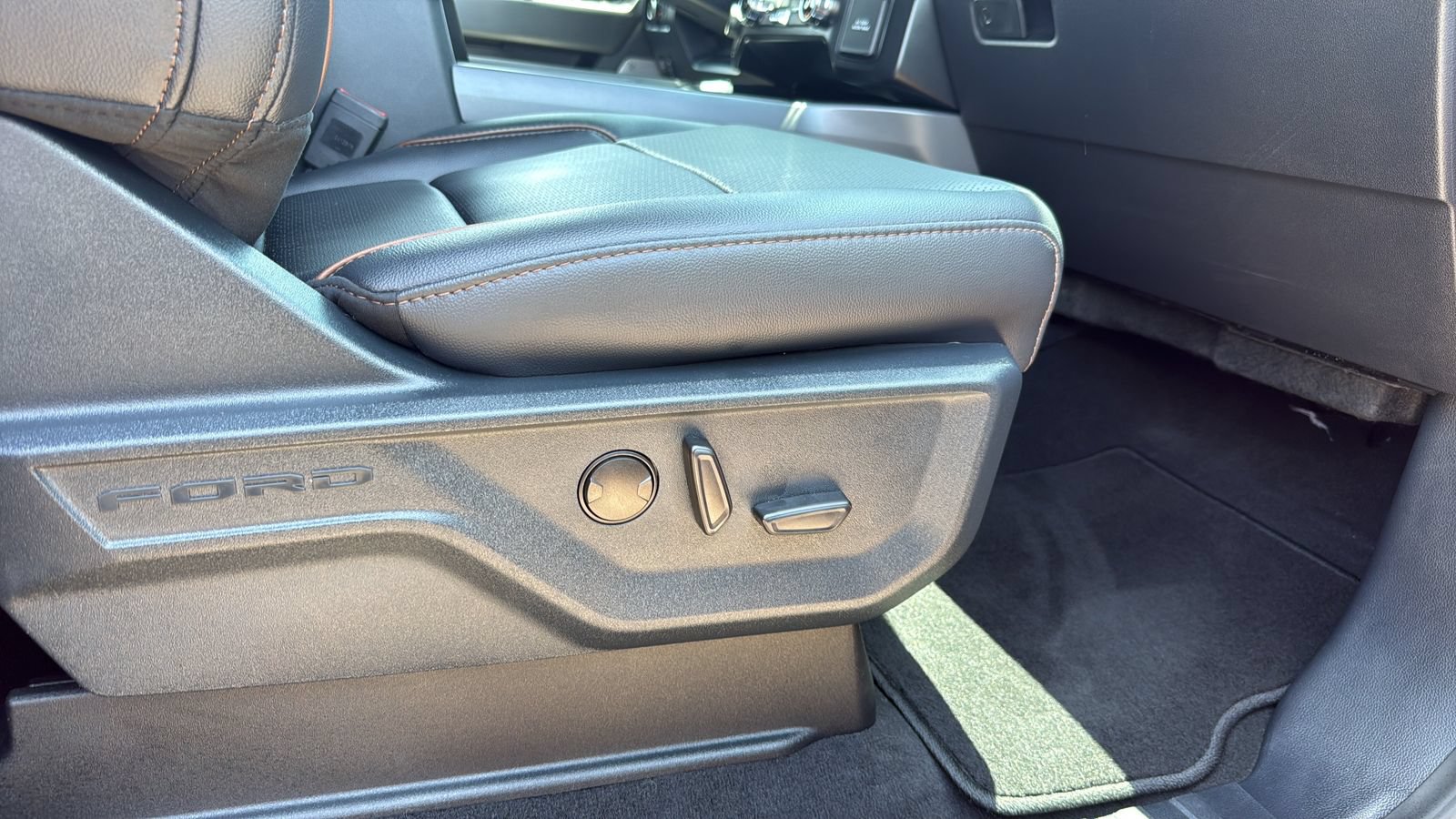 Certified 2026 Ford F350 Lariat AWD/4WD image 24
