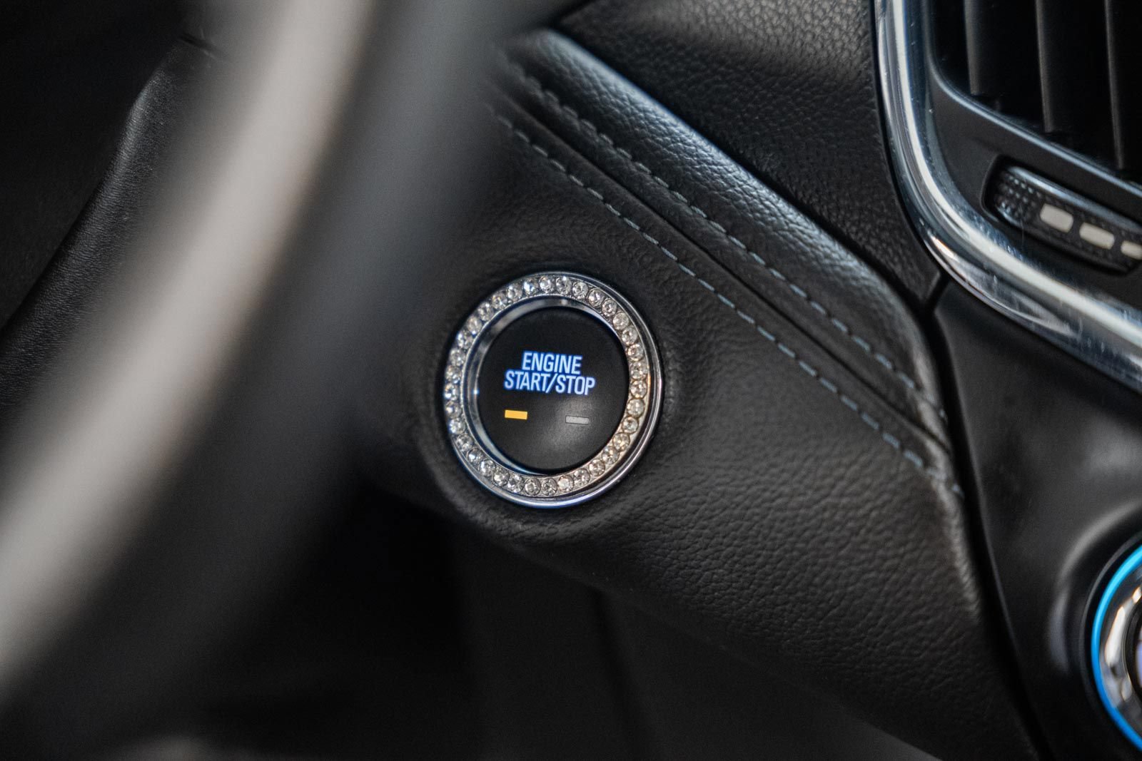 Used 2018 Chevrolet Cruze Premier FWD image 23