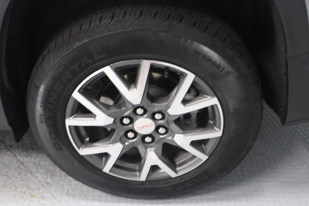 Used 2023 GMC Acadia SLE FWD image 18