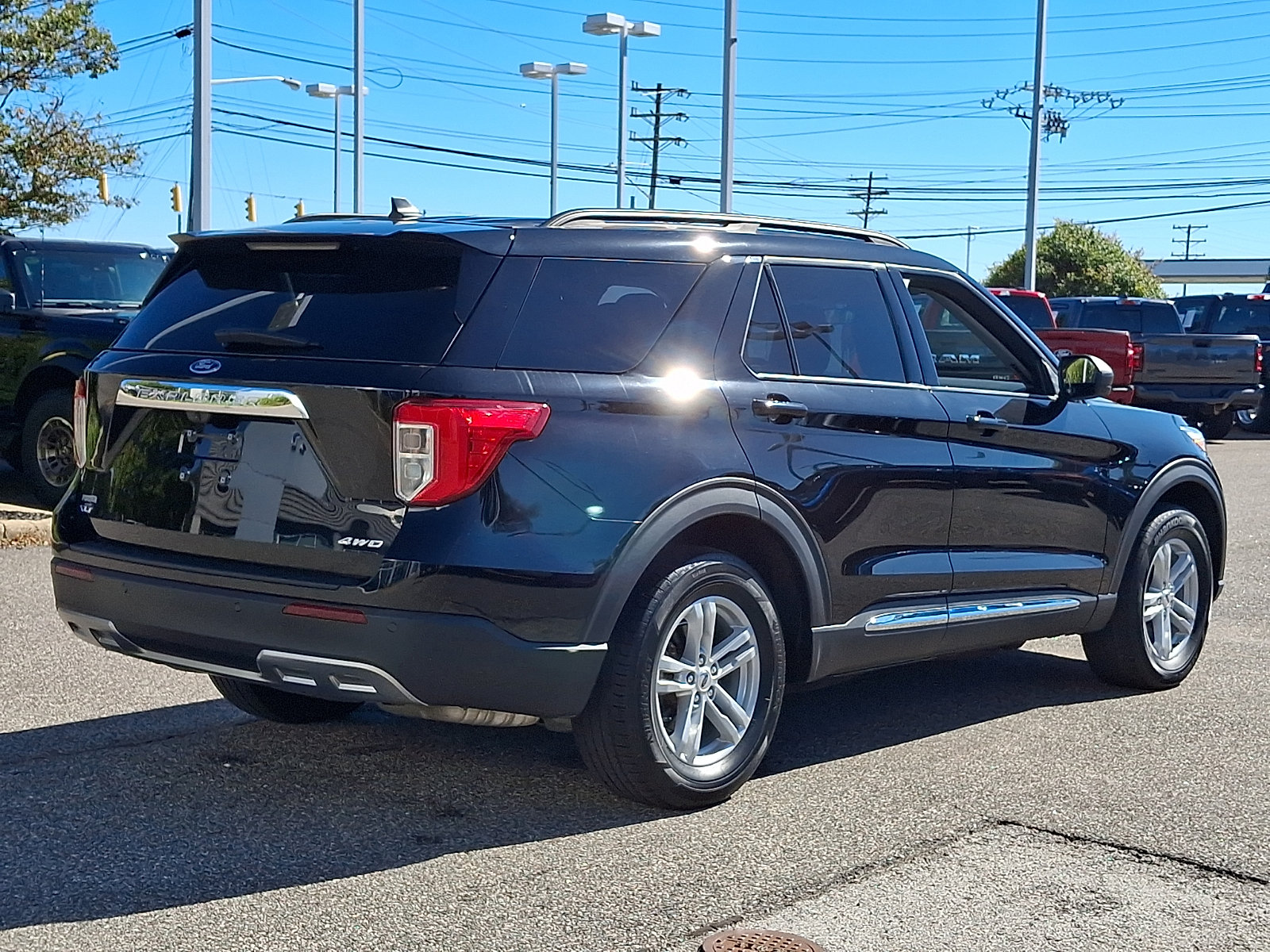 Certified 2023 Ford Explorer XLT w/ Equipment Group 202A AWD/4WD image 11