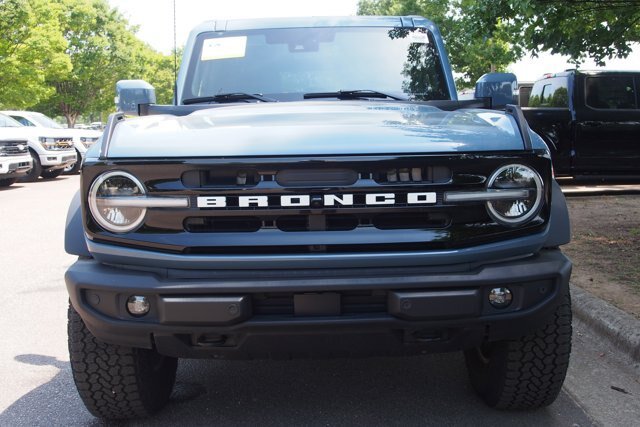 Certified 2025 Ford Bronco Outer Banks w/ Sasquatch Package AWD/4WD image 2