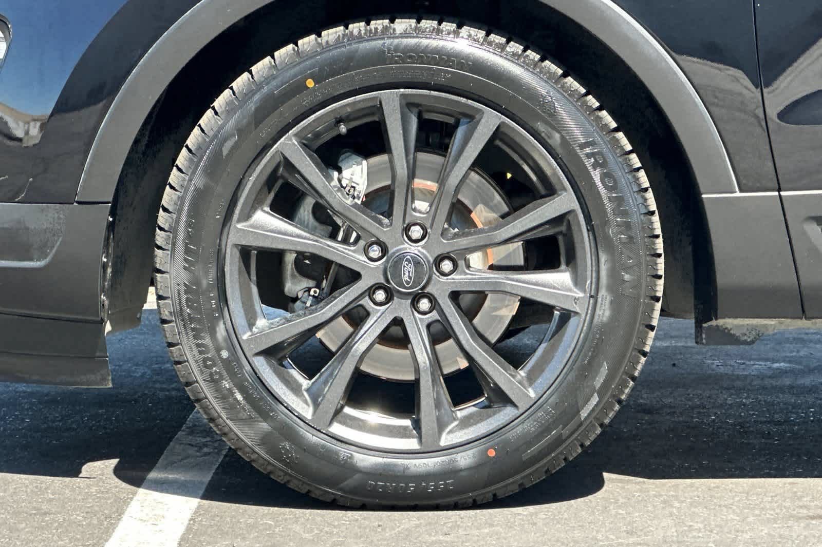 Certified 2018 Ford Explorer XLT w/ Equipment Group 202A FWD image 28