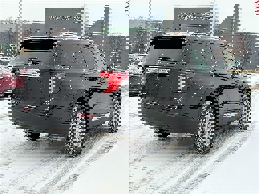 Certified 2022 Ford Explorer XLT image 5