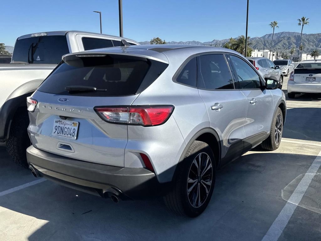 Certified 2022 Ford Escape SE w/ SE Sport Appearance Package image 4