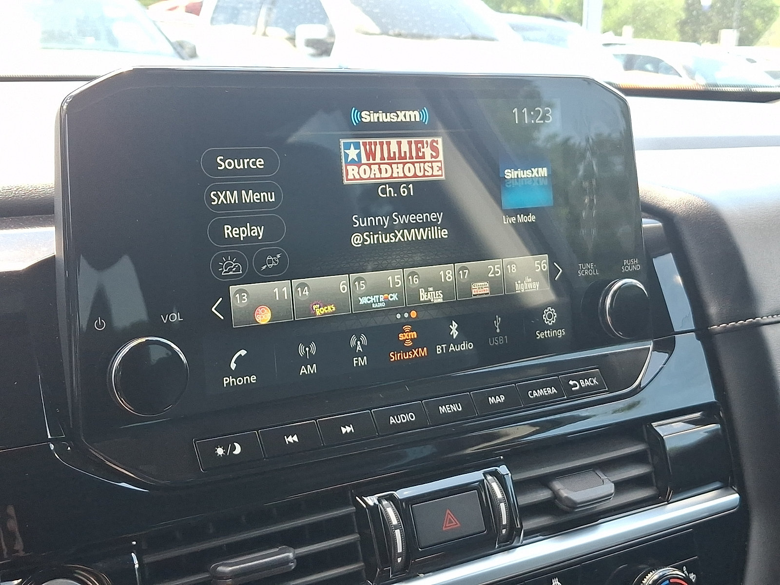 Used 2023 Nissan Pathfinder SL AWD/4WD image 18