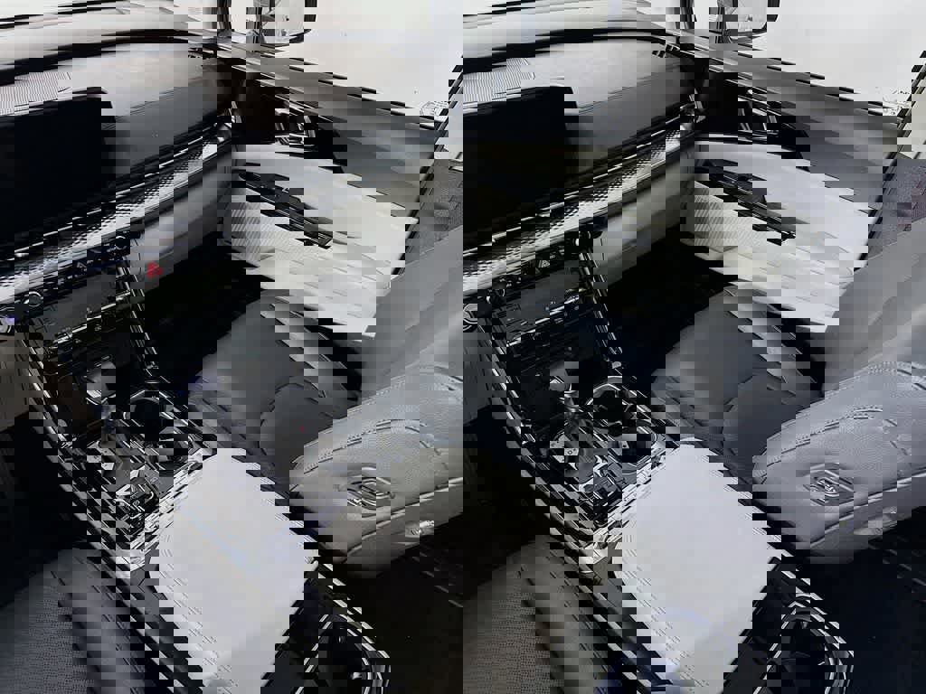 Used 2023 Kia Carnival SX Prestige image 14