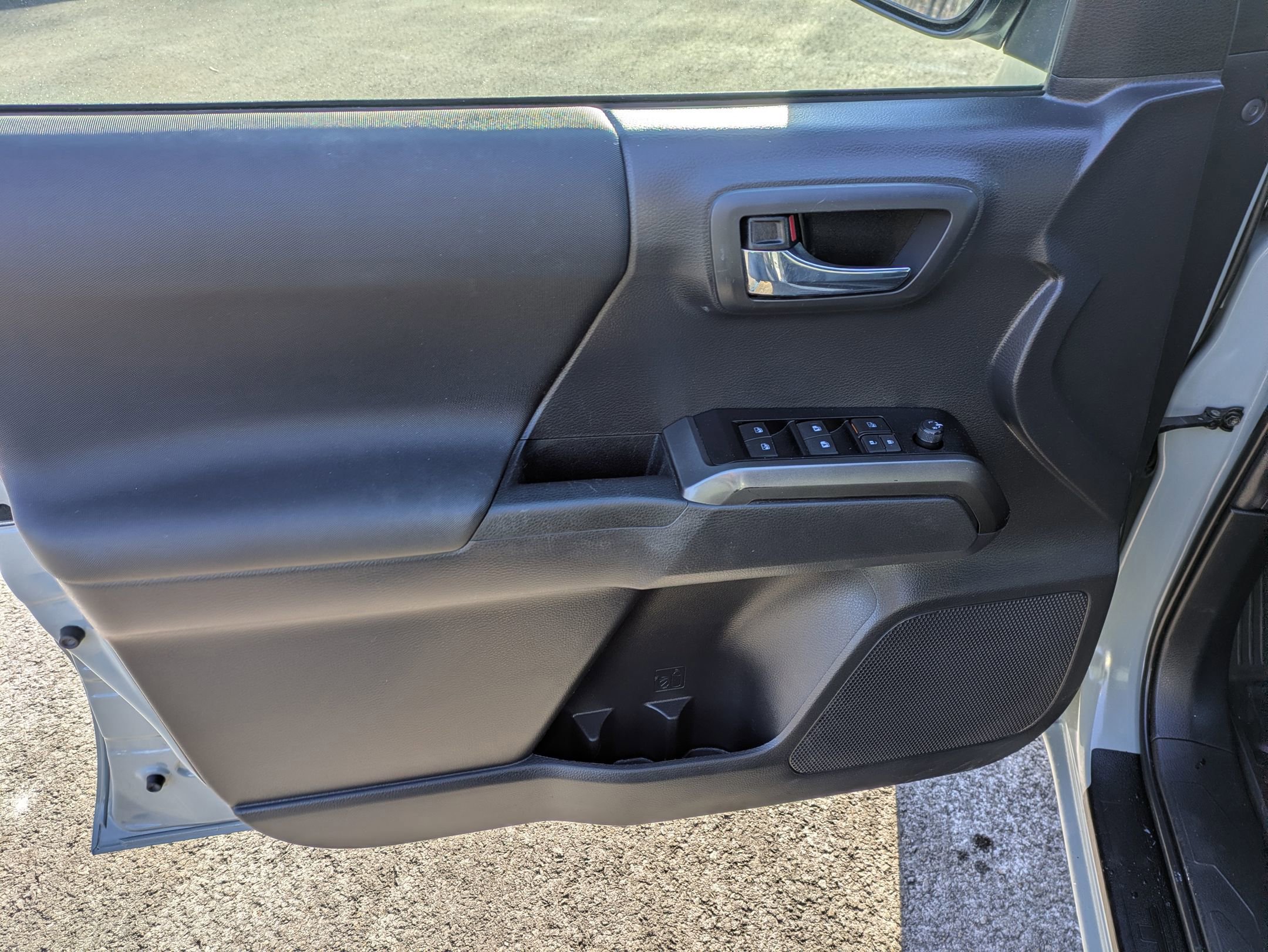 Used 2022 Toyota Tacoma TRD Sport image 9