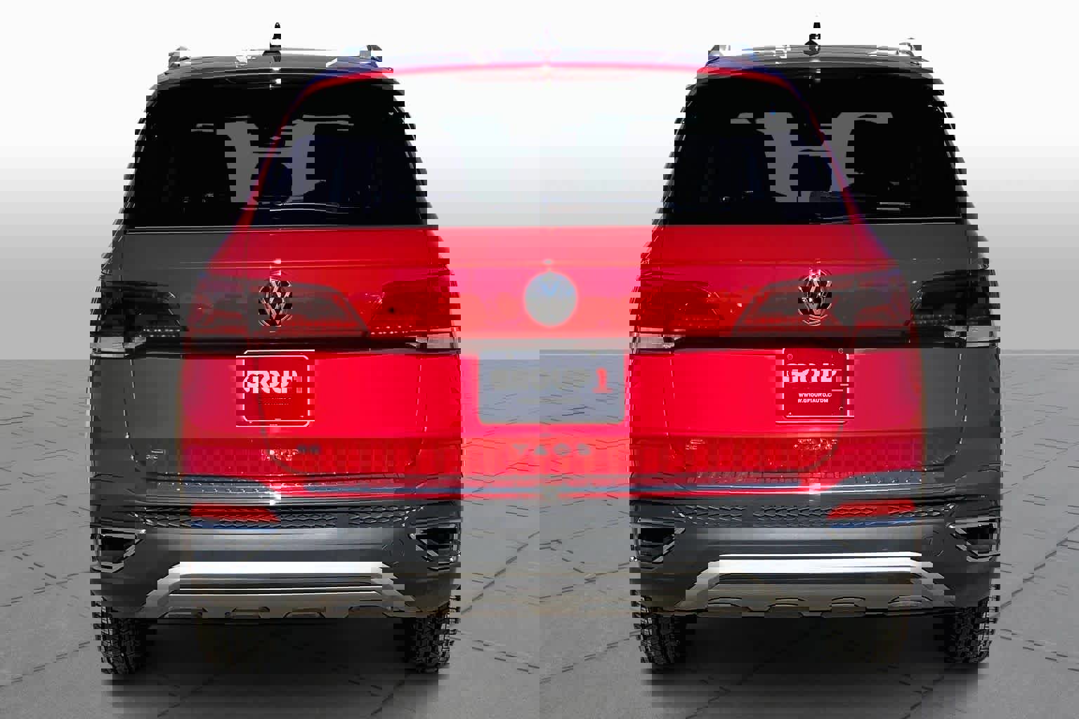 Used 2024 Volkswagen Taos SE w/ Black Wheel Package image 5