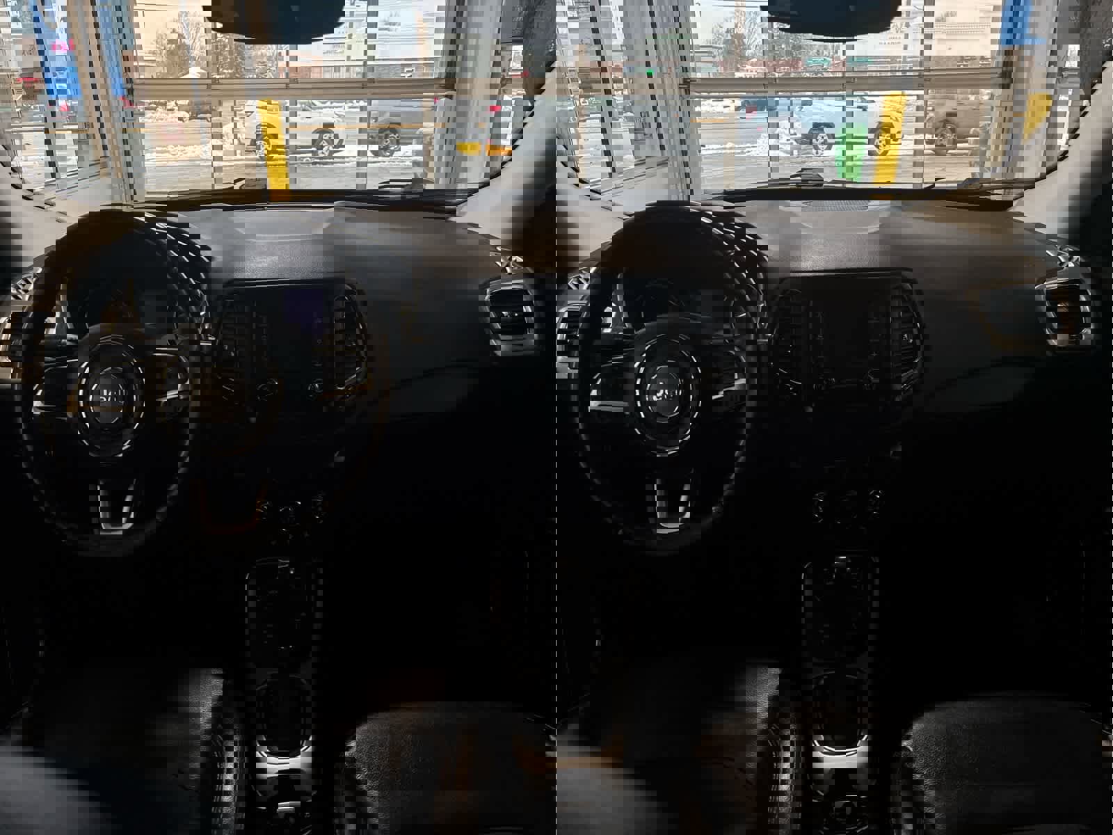 Used 2018 Jeep Compass Latitude w/ Cold Weather Group image 11