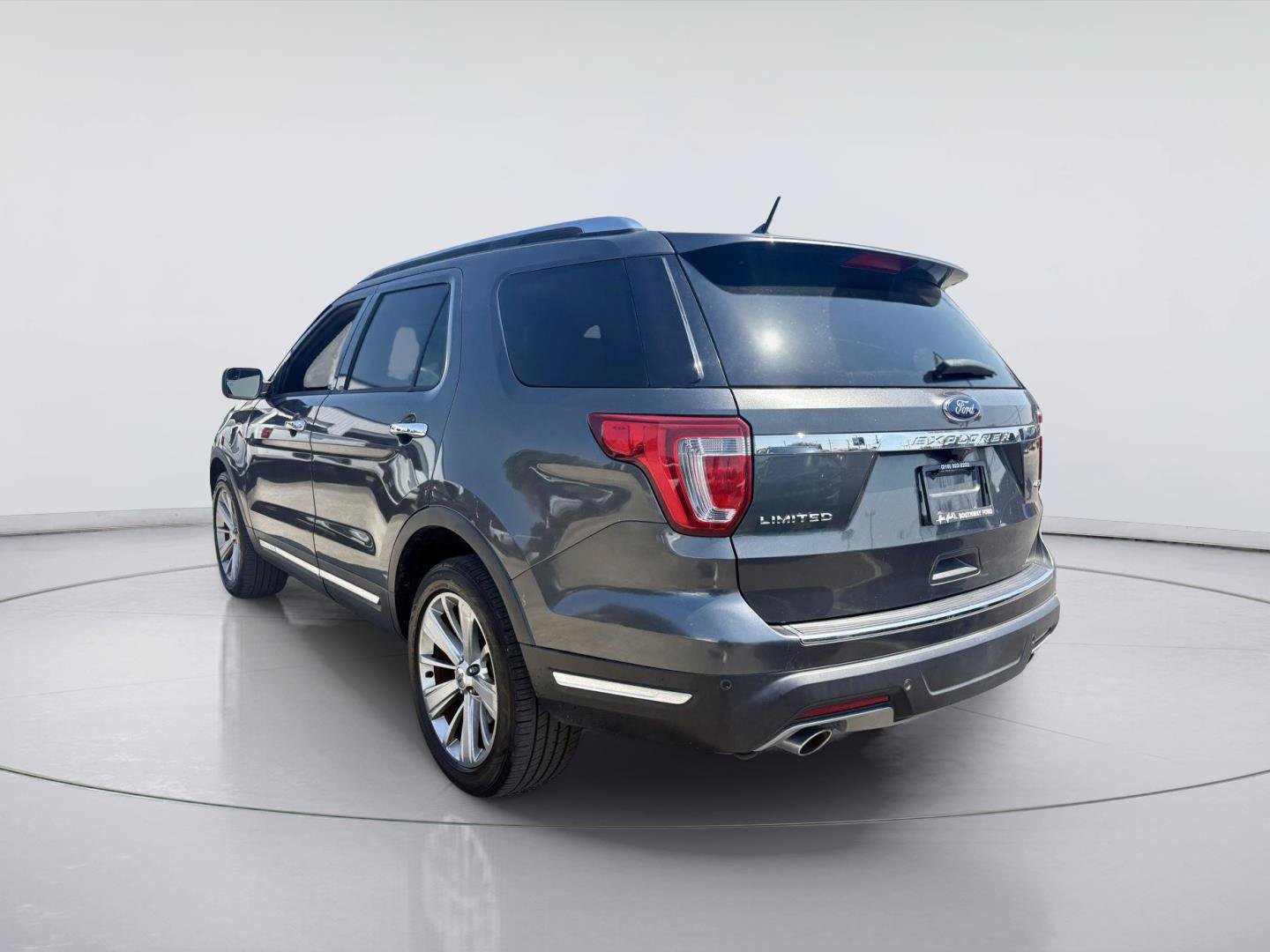 Certified 2018 Ford Explorer Limited AWD/4WD image 3