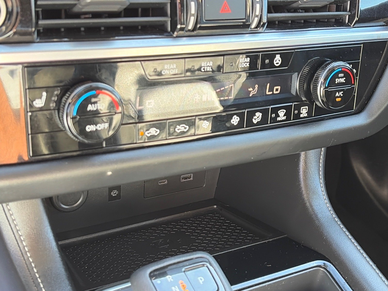 Used 2023 Nissan Pathfinder SL AWD/4WD image 12
