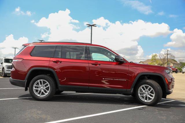 Used 2024 Jeep Grand Cherokee L Laredo w/ Luxury Tech Group I AWD/4WD image 8