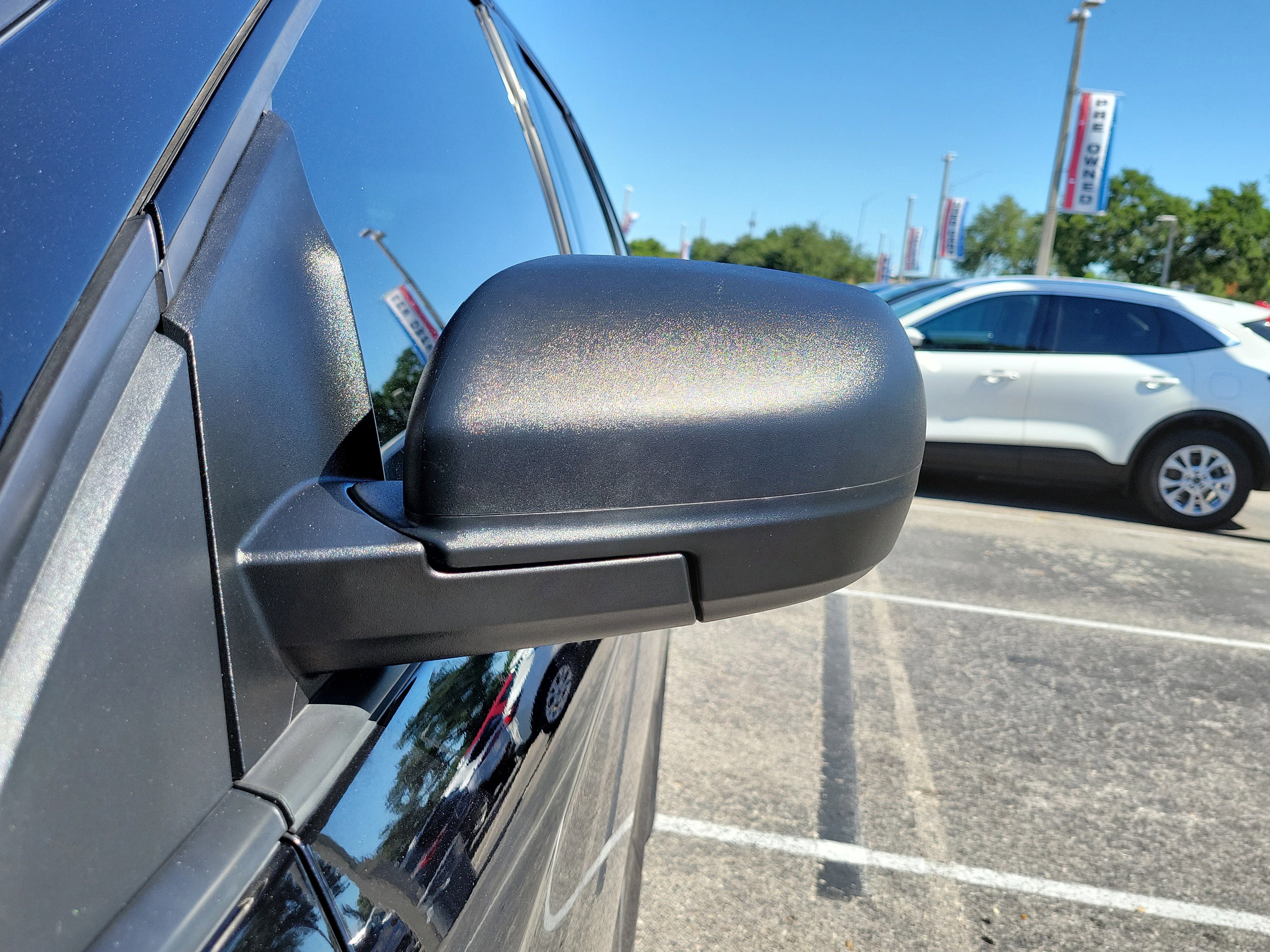 Certified 2021 Ford Edge SE FWD image 4