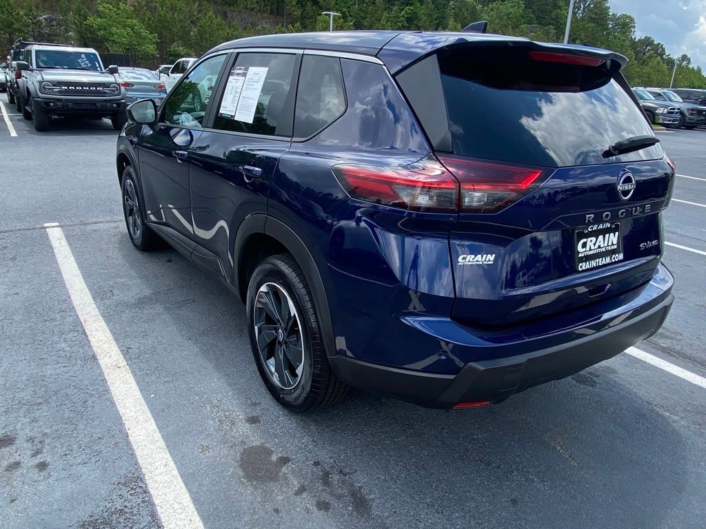 Used 2024 Nissan Rogue SV AWD/4WD image 5