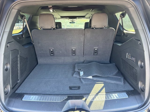 Used 2025 GMC Yukon XL AT4 w/ AT4 Premium Package AWD/4WD image 12