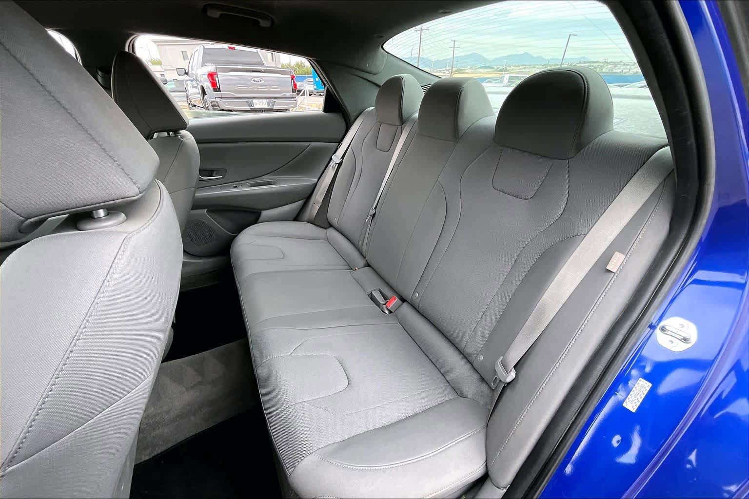 Used 2024 Hyundai Elantra SE FWD image 19
