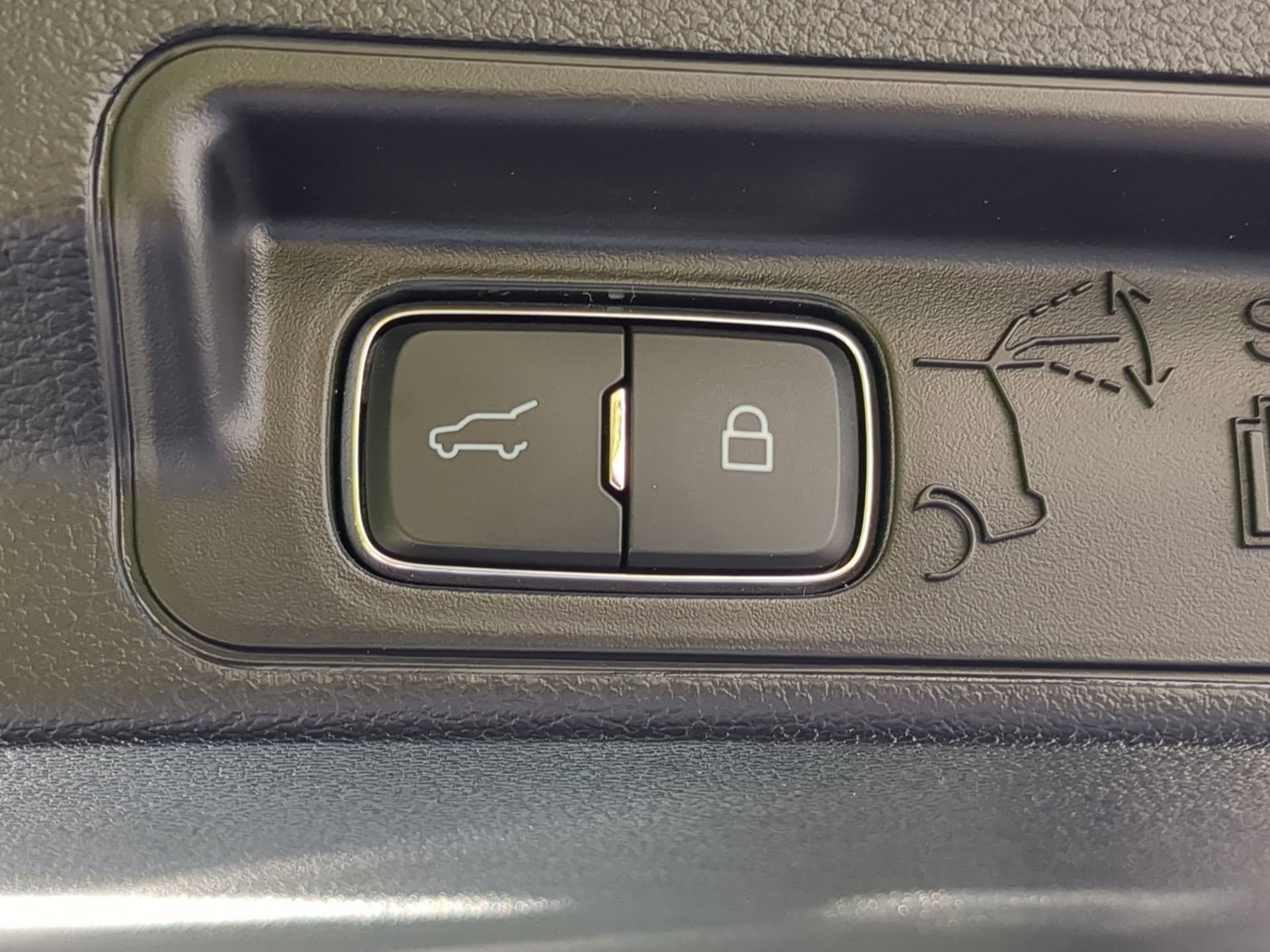 Certified 2022 Ford Explorer XLT w/ Equipment Group 202A image 39