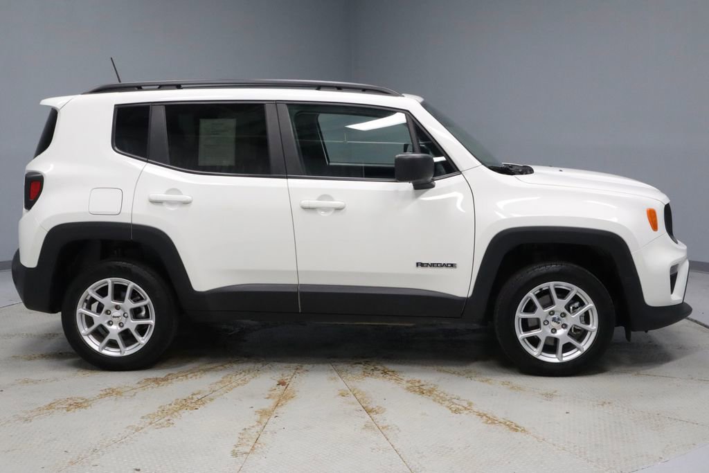 Used 2023 Jeep Renegade Latitude w/ Sun & Fun Group image 6