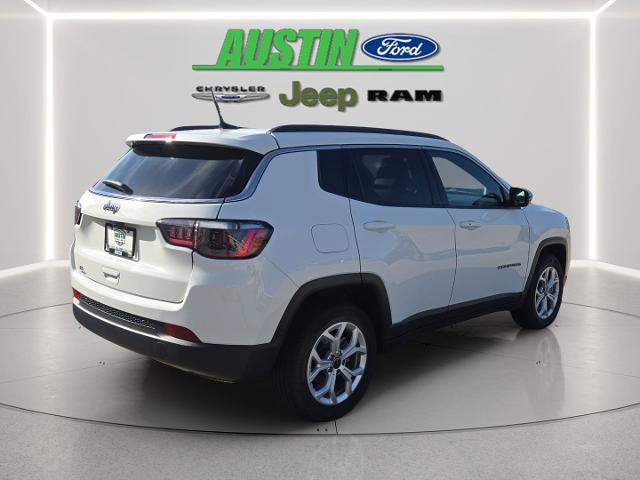Used 2025 Jeep Compass Latitude w/ Sun & Sound Group AWD/4WD image 5