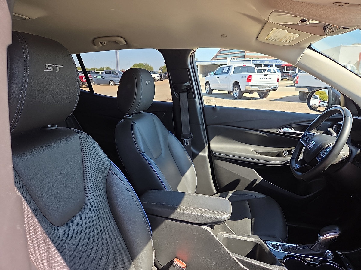 Used 2025 Buick Encore GX Sport Touring w/ Comfort Package FWD image 12