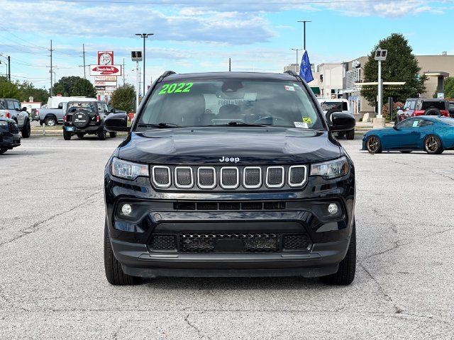 Used 2022 Jeep Compass Latitude w/ Sun and Sound Group FWD image 2